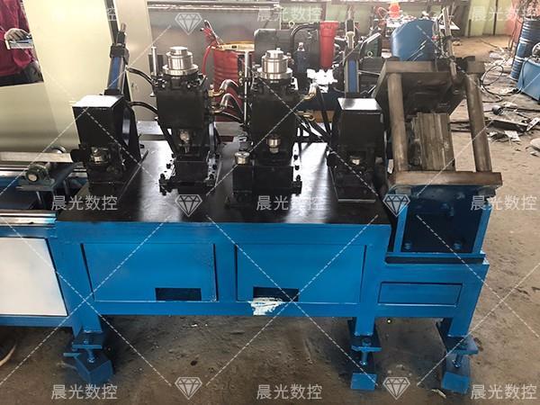角鋼沖孔機(jī)出現(xiàn)噪音怎么辦？